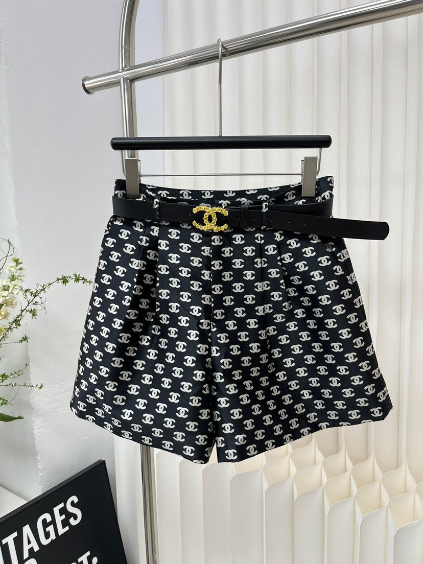 Hot spot letter jacquard shorts