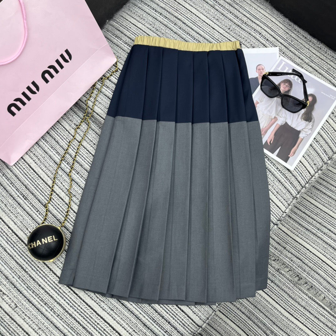 MIU25 Early Spring Contrast Jacket + Pleated Skirt Set